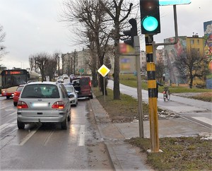 policjanci wykonują czynności na wypadku