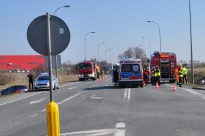 policjanci pracują w miejscach wypadków