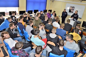 policjanci agitowali do wstąpienia do Policji