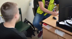 przesłuchanie i doprowadzenie sprawców pobicia