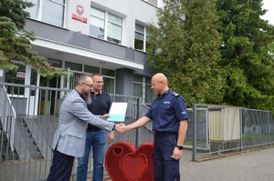 przekazanie policjantom serca